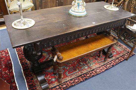 An oak refectory table, 161 cm wide